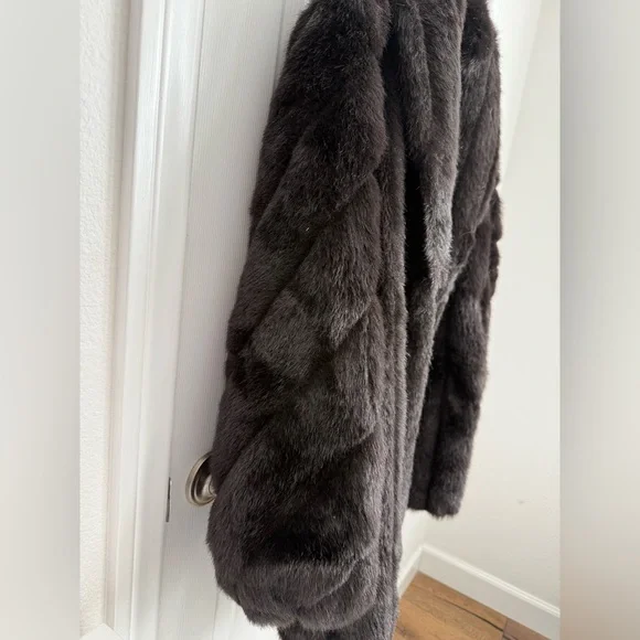 Vintage Faux fur black luxurious Jacket size medium - Picture 4 of 11